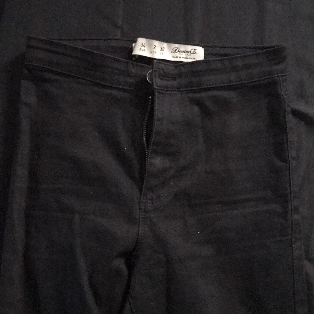 Denim & co size 2 skinny high waisted ripped jeans
